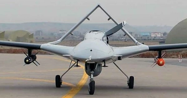Bayraktar TB2 bất ngờ tái xuất tấn công tàu Nga gần Tendrovskaya Spit