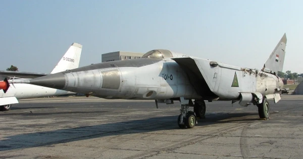 Chuyến hạ cánh bí mật của chiếc MiG-25 ở Abu Dhabi khiến cả vùng Vịnh rúng động