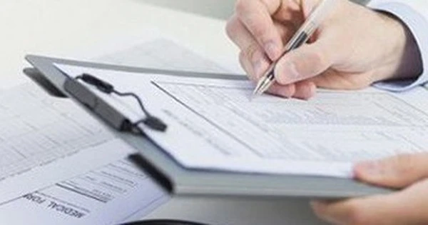 Tham gia gói bảo hiểm nhân thọ gần 400 triệu, đến khi nằm viện, người đàn ông bị công ty từ chối chi trả vì: 'Bệnh không nằm trong phạm vi bảo hiểm'