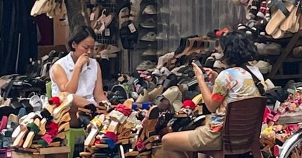 Sau 1 tháng đóng cửa im ỉm, hàng quán trên phố cổ Hà Nội mở bán trở lại