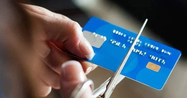 Một ngân hàng lớn thông báo thu thêm phí hủy thẻ trong trường hợp sau