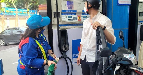 Xăng dầu cùng giảm giá, dầu diesel giảm mạnh nhất hơn 700 đồng/lít