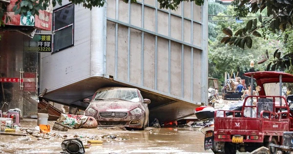 Trung Quốc ứng phó lũ khẩn cấp: 40.000 người sơ tán, 13 sông vượt mức báo động