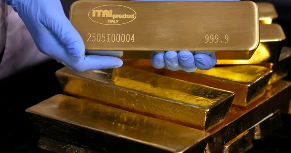 Giới siêu giàu ồ ạt gom vàng, mang đến 'cất' ở một quốc gia Đông Nam Á