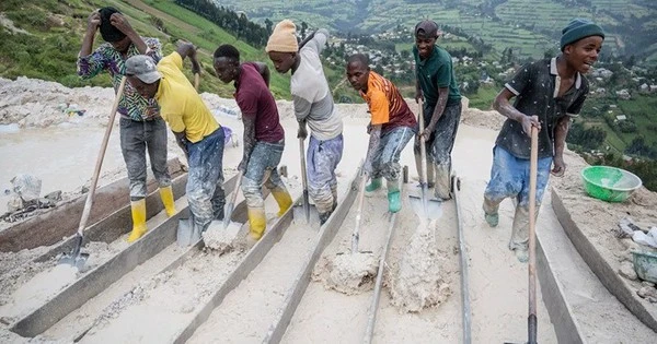 Bên trong 'mỏ vàng đen' coltan Congo nuôi sống thế giới công nghệ