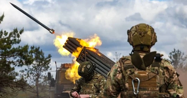 Ukraine đề xuất ngừng bắn trên bộ, trên biển, trên không với Nga