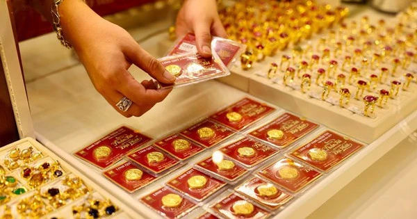 5 năm trước bán 10 cây vàng cho họ hàng vay 500 triệu, mỗi tháng nhận 4-5 triệu “lãi cảm ơn”: Giờ nên nhận lại tiền hay đòi đủ vàng?