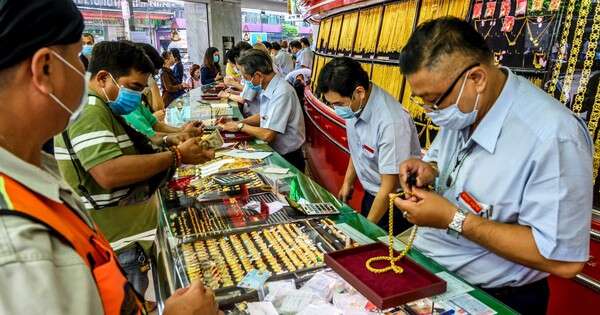 Nước ASEAN giàu có lo ngại triển vọng kinh tế, vừa tìm ra 