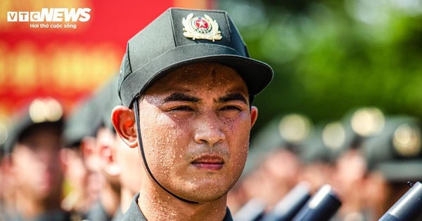 Gương mặt rám nắng, đẫm mồ hôi trên thao trường nắng lửa mừng đại lễ