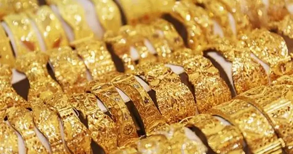 Vừa mở cửa phiên sáng nay, một nhà vàng lớn tại Hà Nội thông báo tạm hết vàng nhẫn và vàng miếng