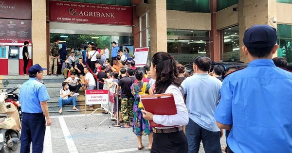 'Tôi hối hận vì từng cười người xếp hàng mua vàng bình ổn, giờ nhìn lại thấy mình mới thật đáng cười khi giá vàng đã tăng gần gấp đôi'