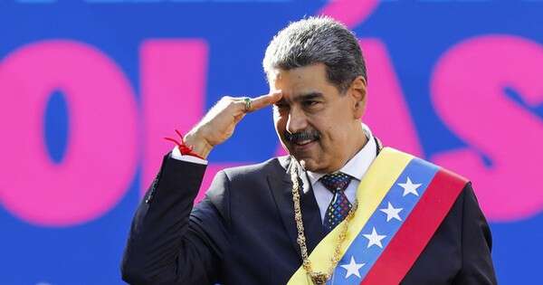 Tổng thống Venezuela Nicolás Maduro nhậm chức nhiệm kỳ 3 giữa sóng gió bủa vây