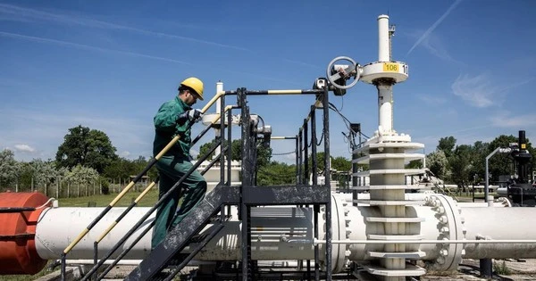 Muốn gói trừng phạt Moscow được thông qua, EU xuống thang với một nước thành viên ‘nghiện’ khí đốt Nga, hứa sẽ hỗ trợ nếu bị Gazprom kiện