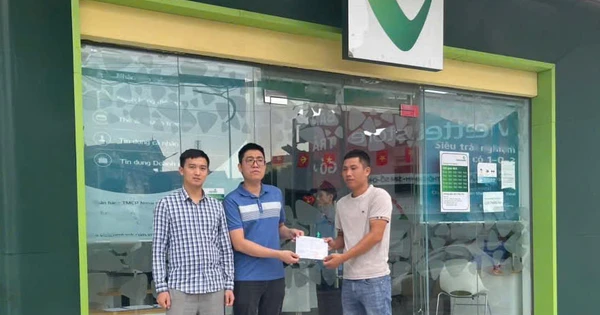 Đột nhiên nhận được 600 triệu đồng, người đàn ông lập tức trình báo công an và đến Vietcombank trả lại
