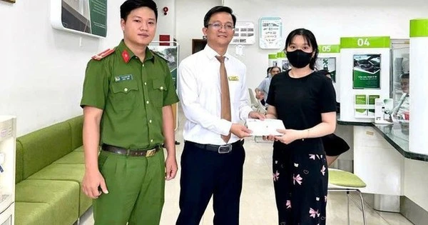 Cô gái 2002 đến PGD Vietcombank chuyển 40 triệu đồng vào tài khoản của chính mình: Công an yêu cầu làm việc gấp, buộc huỷ giao dịch