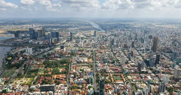 Bất chấp sức 