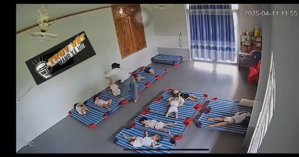 Kinh hoàng clip giáo viên xách ngược chân trẻ 20 tháng tuổi, đánh đập dã man