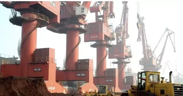 Ngành ô tô toàn cầu nguy cơ tê liệt vì lệnh cấm của Trung Quốc