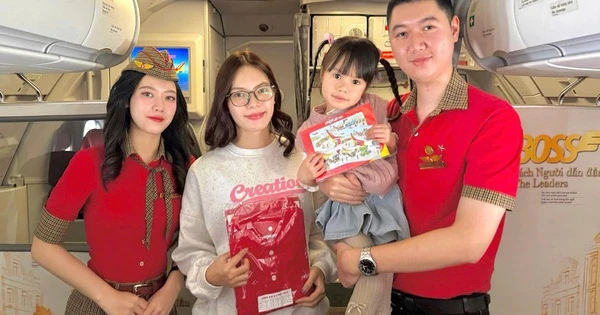 “Lạc” vào gameshow trên trời, hành khách Vietjet hào hứng đọc thần chú, nhận quà xịn