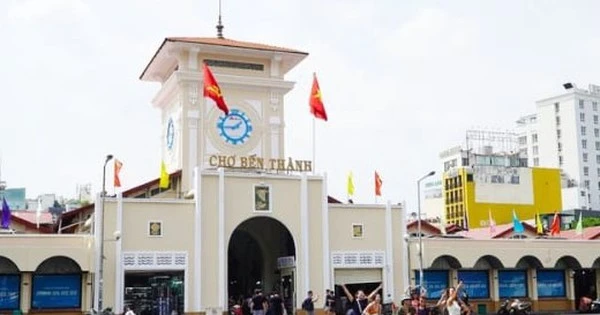 Bóc trần chợ hàng nhái trung tâm TP.HCM: Vì sao biết hàng giả nhưng khách vẫn mua?