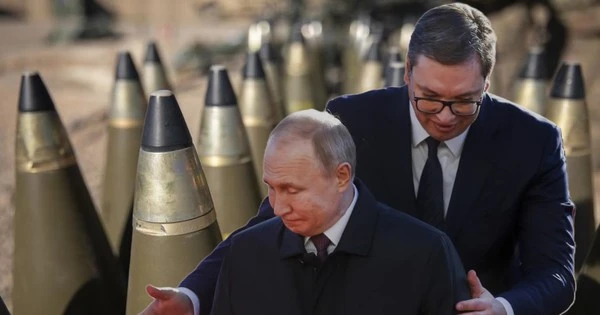 Tình báo Nga tố Serbia “bắn sau lưng”: 100.000 quả rocket và đạn pháo lựu đã vào Ukraine?