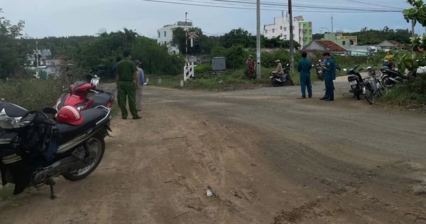 Cố băng qua đường sắt khi gác chắn hạ, 2 vợ chồng ở Phú Yên tử vong
