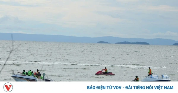 Nhân viên trò chơi tàu bay trên biển tử vong do bị cuốn vào chân vịt cano