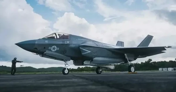Mỹ công bố hình ảnh mới nhất về 10 máy bay tàng hình F-35 triển khai gần Venezuela