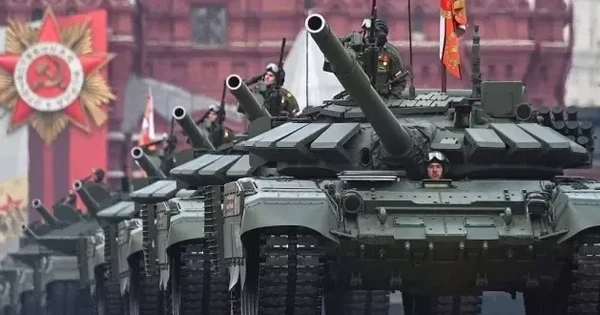 Xe tăng từ Lễ duyệt binh Chiến thắng ở Moskva tiến thẳng ra mặt trận