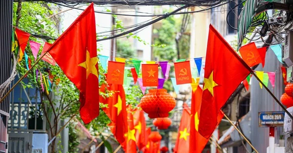 Tặng cờ Tổ quốc cho hơn 2,2 triệu hộ dân: Hình ảnh tự hào chưa từng có sẽ xuất hiện ở Hà Nội vào dịp 10/10