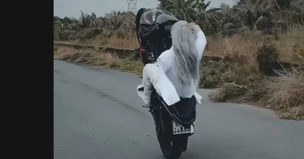 Người đàn ông điều khiển xe máy bằng chân, 