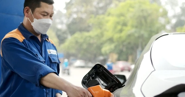 Chiều nay, giá xăng có thể quay đầu tăng khoảng 500 đồng/lít
