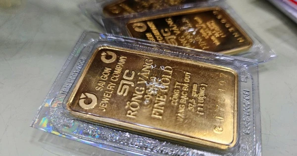 Tối nay 12-5, giá vàng đang giảm rất mạnh