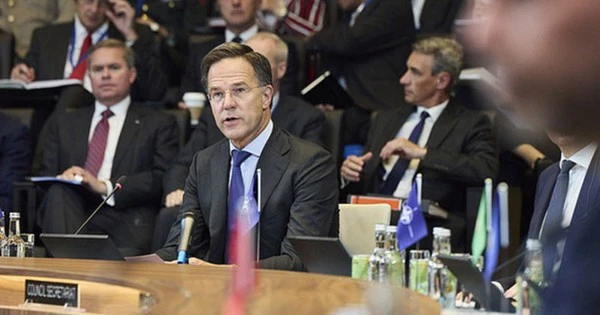 NATO gắng gượng gồng mình