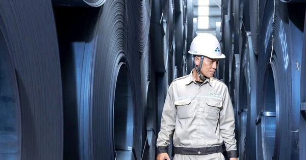 Sản lượng bán HRC tăng 37% sau 5 tháng, Hòa Phát vẫn hứng 'cú đấm' từ thép cán nóng khổ rộng Trung Quốc