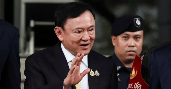 Thực hư tin cựu Thủ tướng Thái Lan Thaksin mua pizza đãi 6.500 cán bộ trại giam và bạn tù
