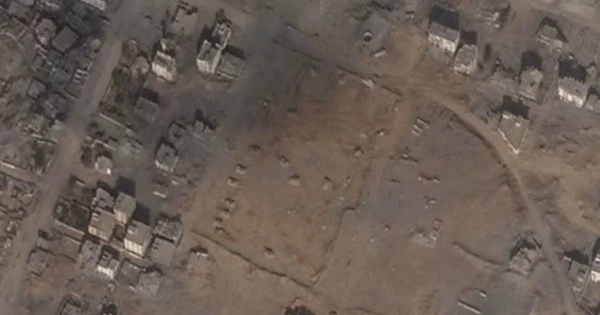 Xe tăng Israel bao vây Gaza, dòng người sơ tán vội vàng chạy trốn