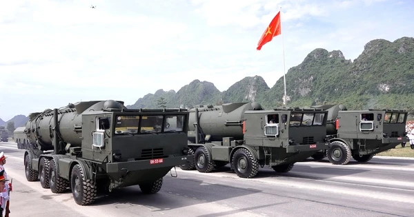Tên lửa bờ Redut-M của QĐND Việt Nam xuất hiện trong lễ diễu binh 2/9 có gì đặc biệt?