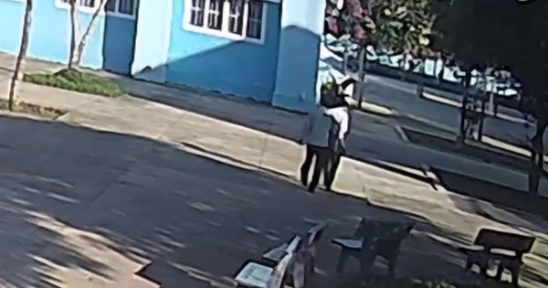 Bộ GD-ĐT yêu cầu xử lý vụ thầy giáo bóp cổ đồng nghiệp ngay trong trường