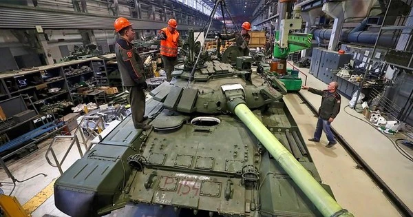 Tổng thống Putin tuyên bố tăng sản lượng nhiều loại vũ khí lên gấp 30 lần