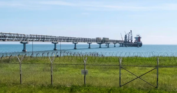 Nga và Mỹ có động thái không ngờ: Moscow mở đường cho phương Tây quay lại dự án có công suất hơn 40 triệu tấn LNG và 250.000 thùng dầu/ngày, Washington ngỏ lời mua công nghệ độc quyền