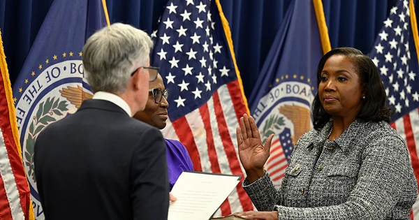 Tổng thống Donald Trump sa thải thống đốc FED, thẩm phán liên bang chặn đứng