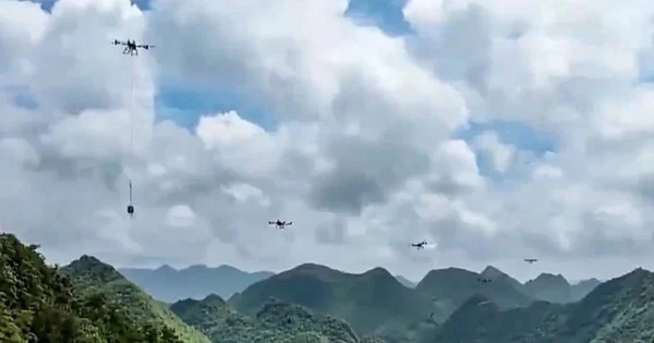 Kỳ tích công nghệ gọi tên Trung Quốc: Không cần con người, drone nhấc ‘ngon ơ’ 180 tấn vật liệu lên lưng trời, nhanh gấp 10 lần thông thường, giảm 80% chi phí, bảo vệ hàng nghìn cây xanh