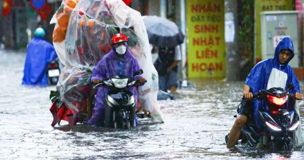 Rạng sáng mai áp thấp nhiệt đới có thể thành bão, Bắc và Trung Bộ cao điểm mưa