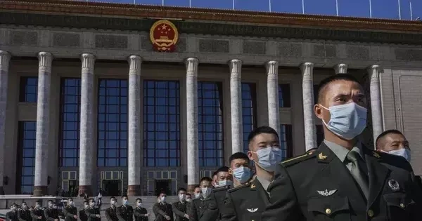 Trung Quốc: Ba công chức dính bẫy gián điệp vì ham cá độ, vướng 'lưới tình'