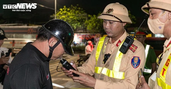 Tài xế vi phạm nồng độ cồn giả vờ mất trí, liên tục than 'tôi không nhớ gì cả'