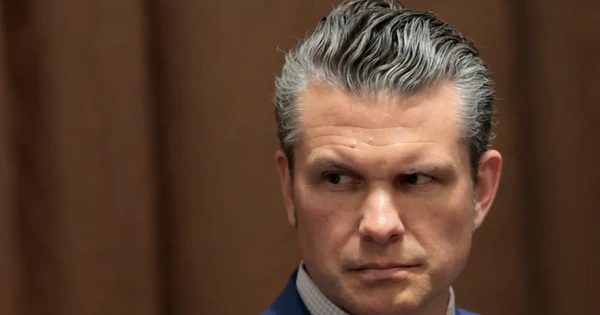 Vì sao Bộ trưởng Quốc phòng Pete Hegseth không bị xử lý sau 2 lần để lộ tin mật?