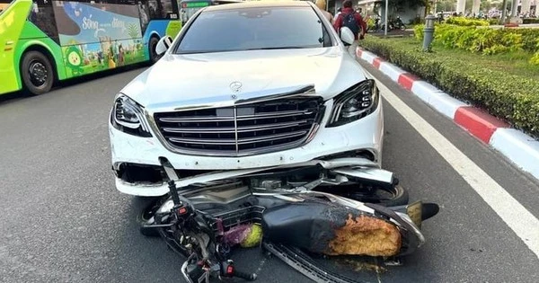 TP.HCM: Nữ tài xế lái Mercedes tông cả chục xe máy ở ngã tư Thủ Đức