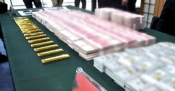 Kiểm tra nhà người phụ nữ 57 tuổi, phát hiện hơn 35 tỷ đồng tiền mặt và 16 kg vàng