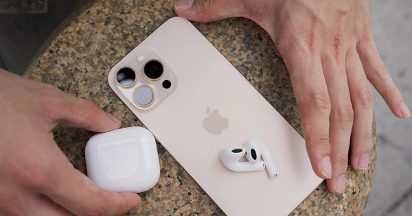 Giá iPhone chạm đáy, hàng loạt phụ kiện công nghệ bán rẻ chưa từng có